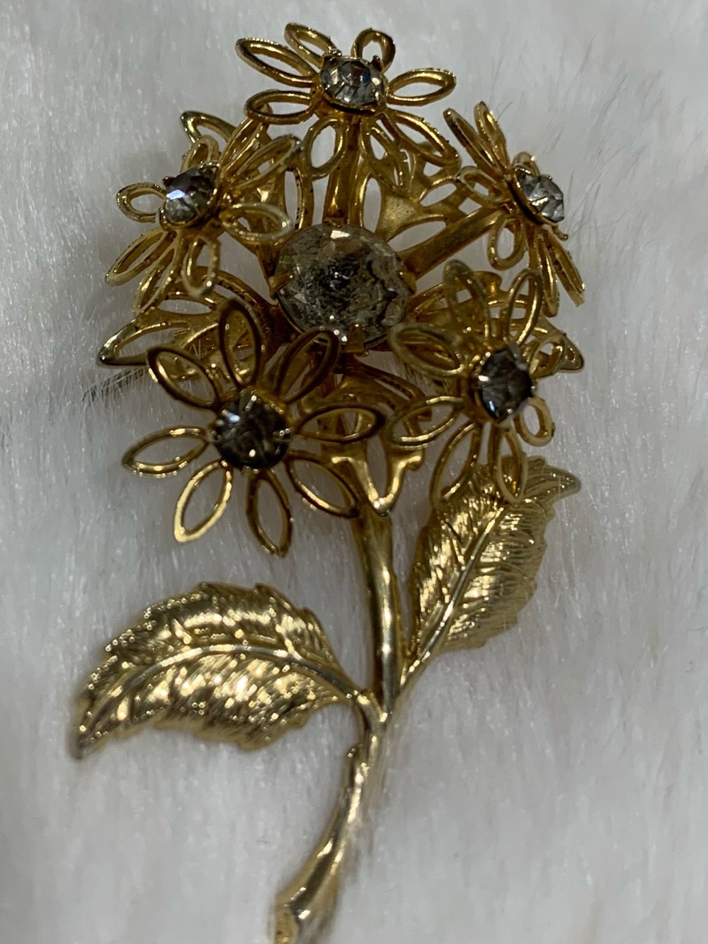Vintage Gold Floral Crystal Brooch Pin - Elegant Flower Bouquet